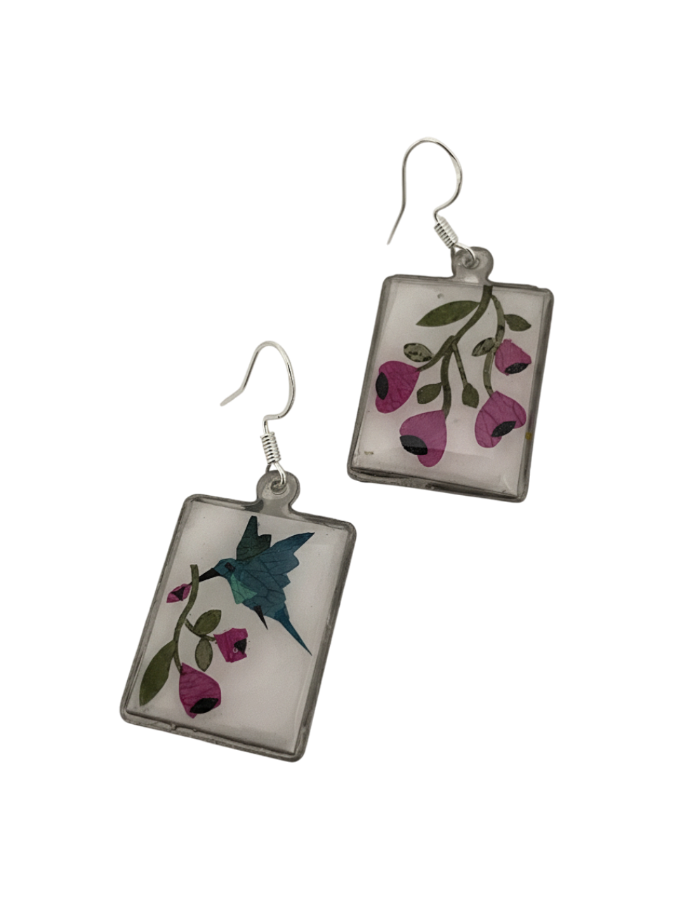 Aretes colibri azul cuadrado con diseños en pétalos de flores secas