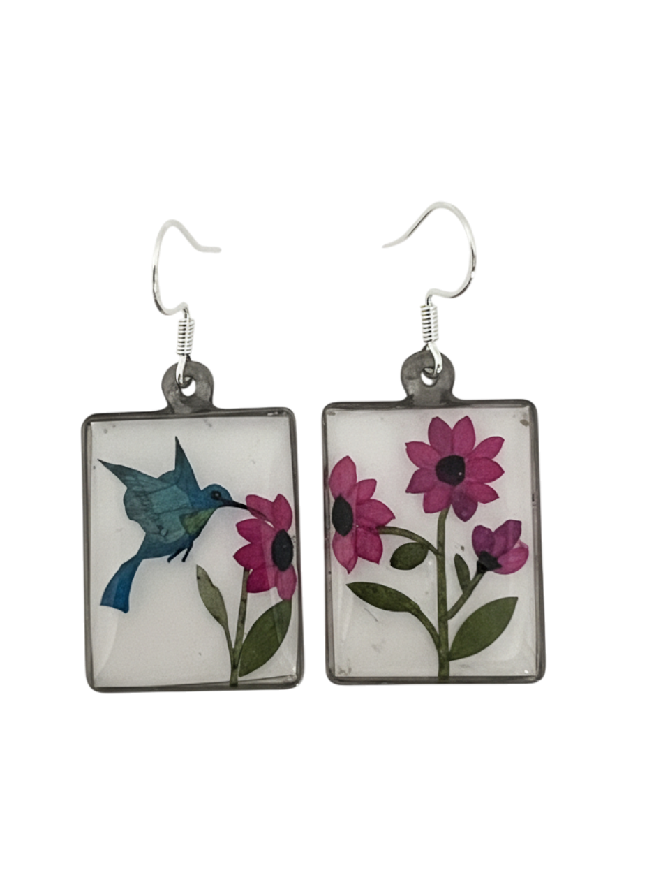 Aretes colibri cuadrados con diseños en pétalos de flores secas