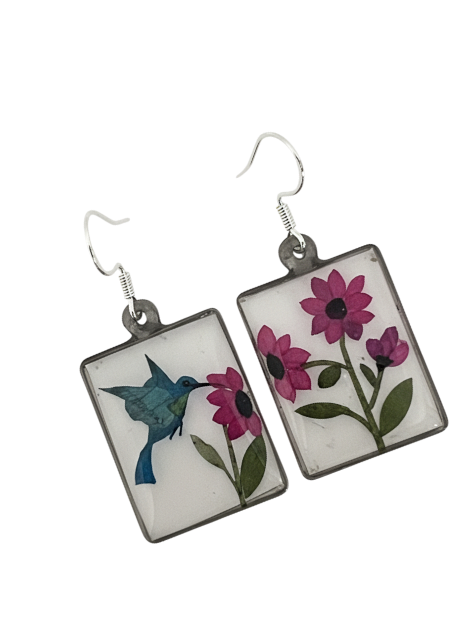 Aretes colibri cuadrados con diseños en pétalos de flores secas