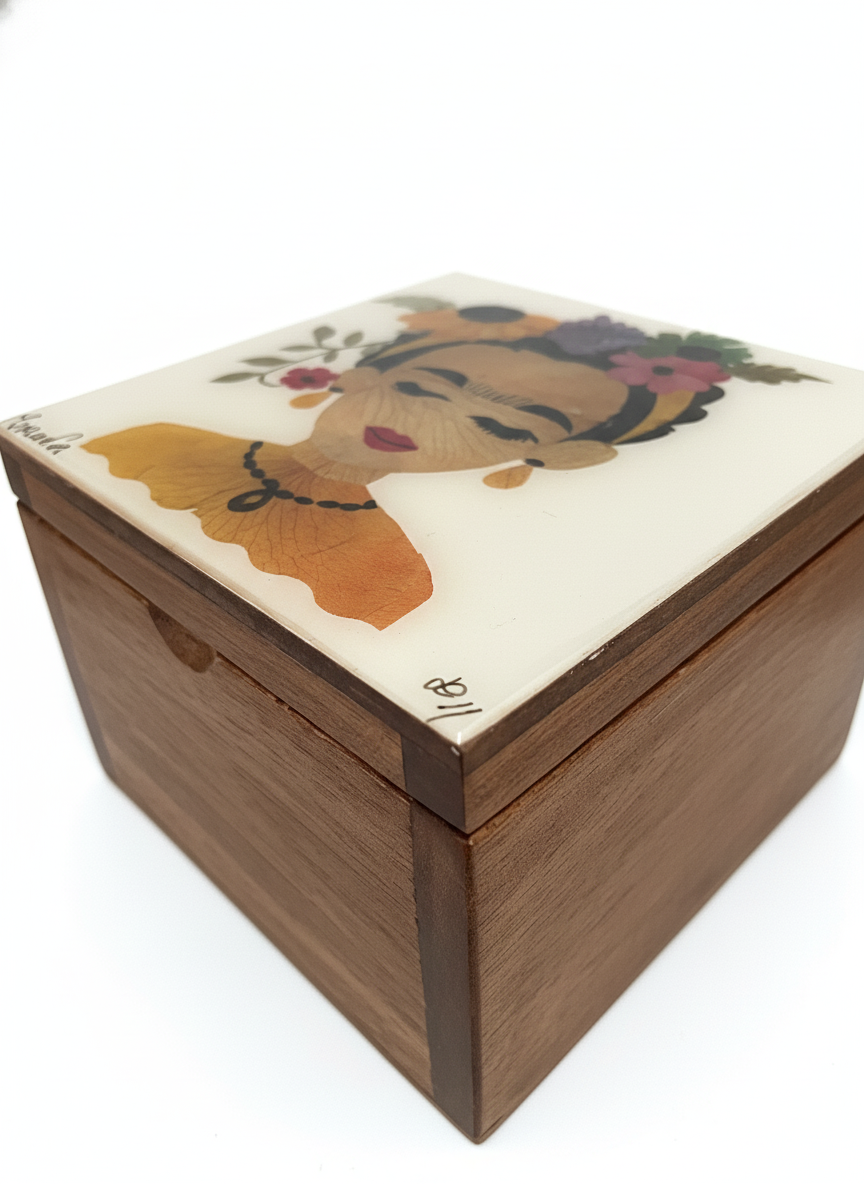 Caja multiuso Frida Khalo con decoración con diseño en pétalos de flores