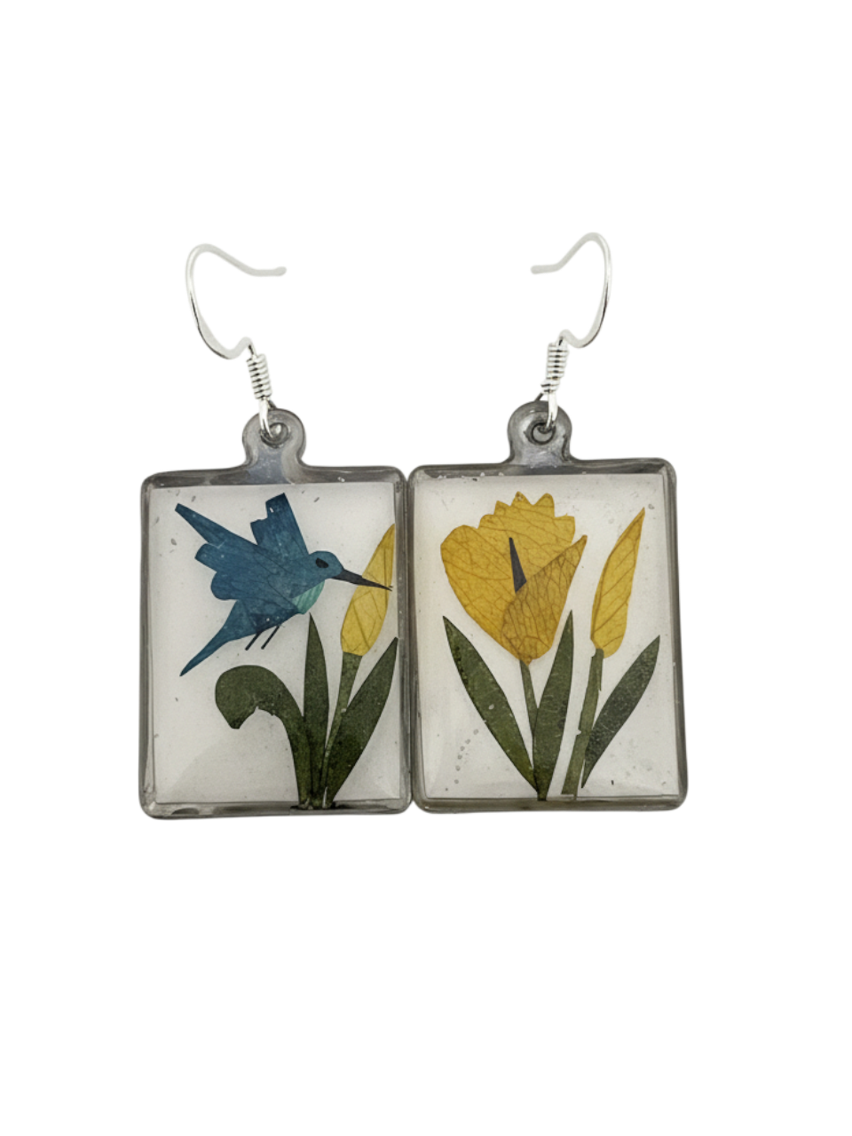 Aretes colibri flor amarilla con diseños en pétalos de flores secas